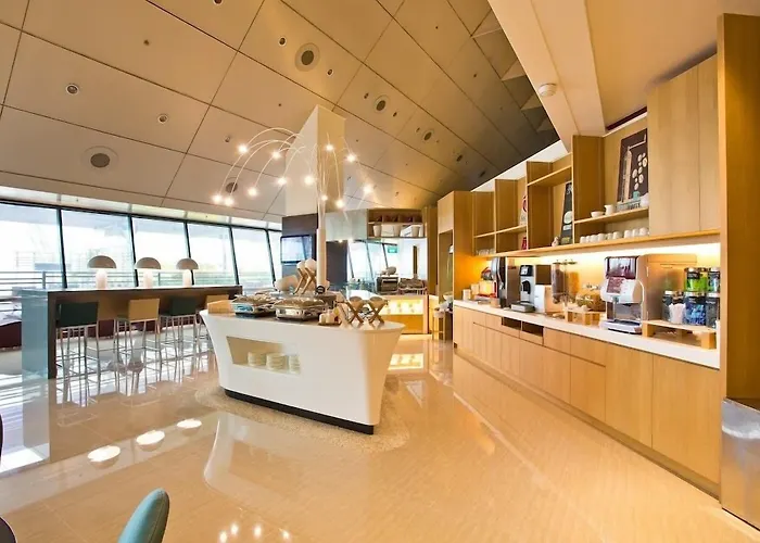 Airport Hotel: Ambassador Transit Lounge Terminal 2