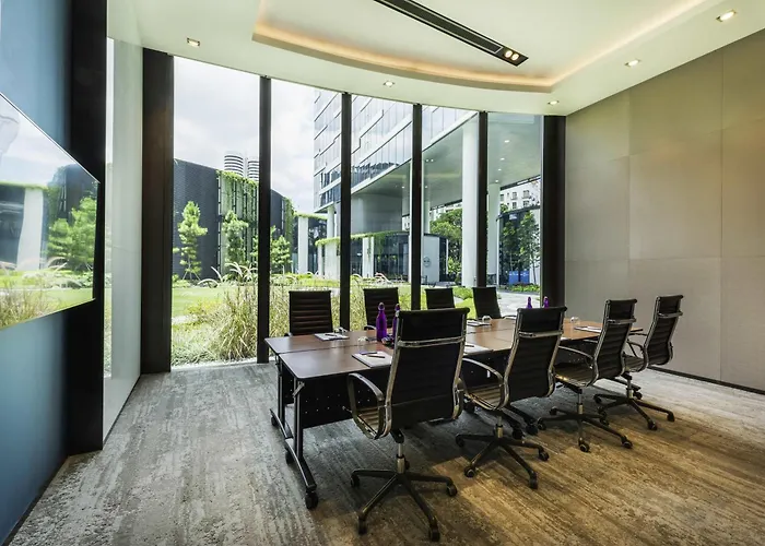 Hotel with Tennis: Mercure Singapore On Stevens